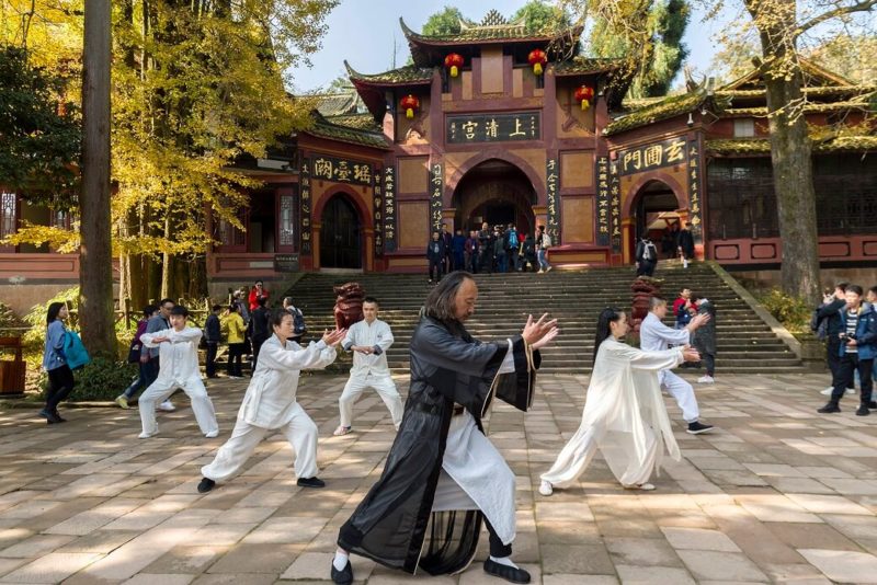 Moine taoïste dans le Tai Chi, Mont Qingchenshan Chengdu